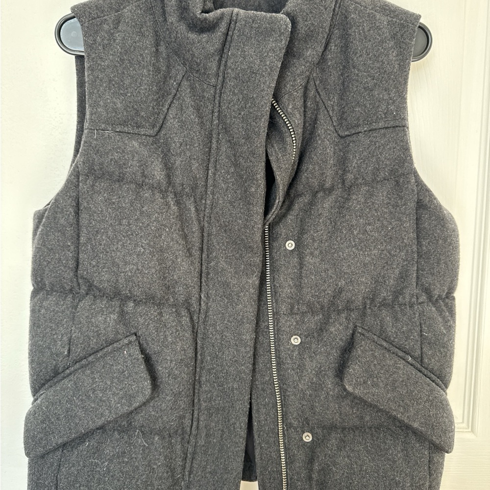 GAP Charcoal Puffer Vest for Women